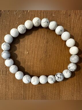 Howlite Beaded Stretch Bracelet - White Marble